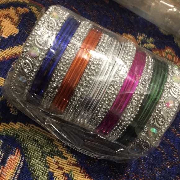Silver and multicoloured bangle set. - Picture 1 of 1